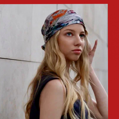 Платок-картина "Пионовое царство". Шелк Армани 70х70 см.,ручная обработка края.